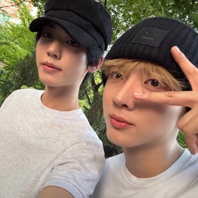 euphrosez's profile picture