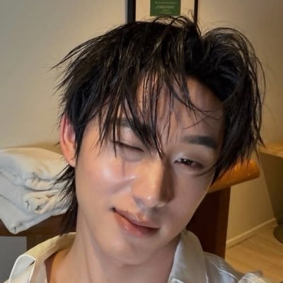 𝘀𝘂𝗻𝘀𝗵𝗶𝗻𝗲 ✿ ft. mama moth's profile picture
