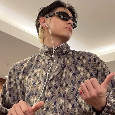 j3onjungko18418's profile picture