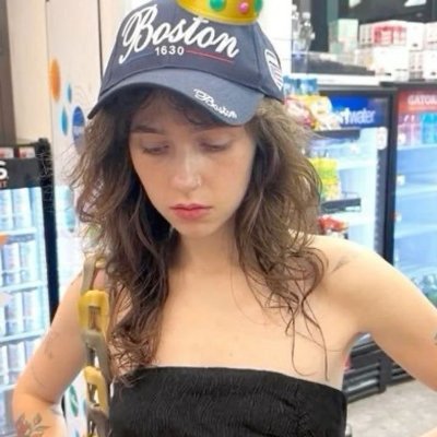 elly's profile picture