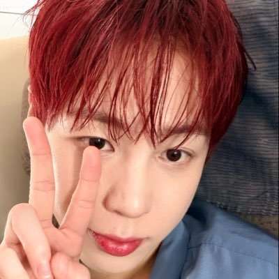 하성운's profile picture