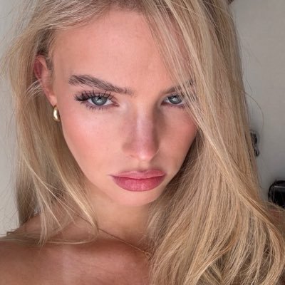 elisa's profile picture
