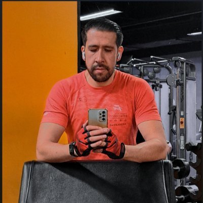 Víctor Esparza's profile picture