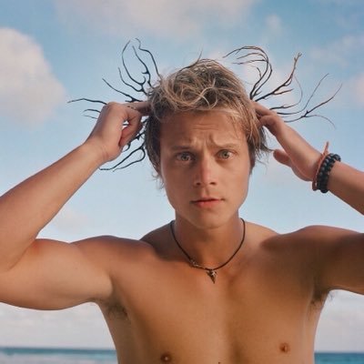 ⋆'s profile picture