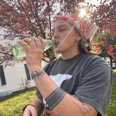 madeline |-/ shaky + cbus's profile picture