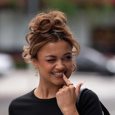 watchingirl's profile picture