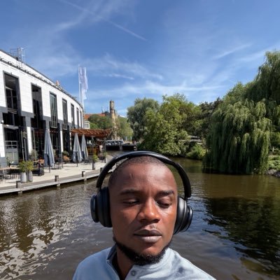 LadiSpeaks's profile picture