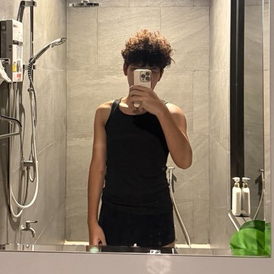 leoisnotbeer19's profile picture