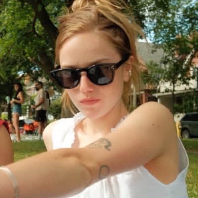 bela🦦★★'s profile picture