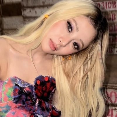 leti⁷ will see bts's profile picture