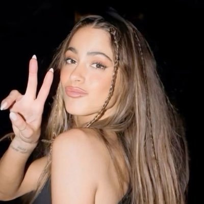 lara's profile picture
