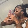 👩🏾❤️💋👩🏾 profil fotoğrafı