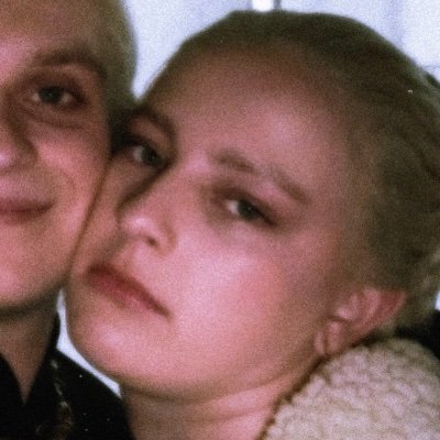 girlwithonefang's profile picture