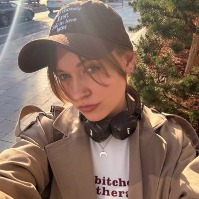escapismgoddes's profile picture