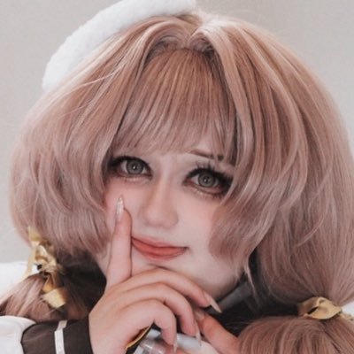 ro 🎀➡️ cce's profile picture