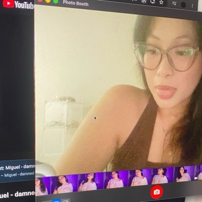 b's profile picture