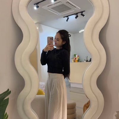 White Catty Waxing's profile picture