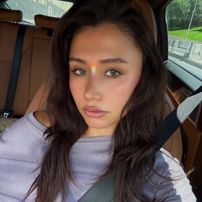 Damla's profile picture