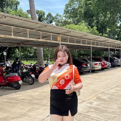 B's profile picture