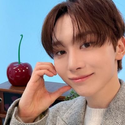 려부ꕤ's profile picture