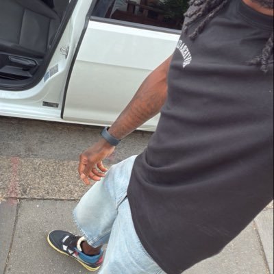L 🇯🇲🇧🇧's profile picture