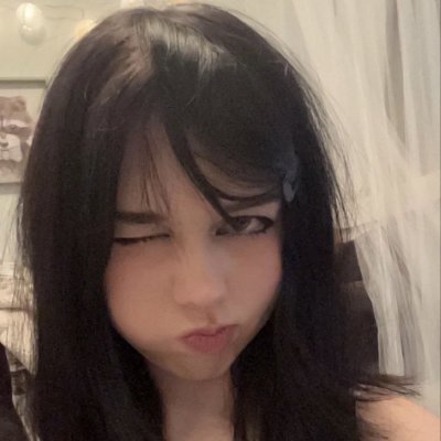 PATHETIC LESBIAN LOOPZIE FANGIRL 😵💫🧩's profile picture