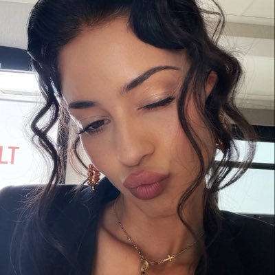 bella.'s profile picture