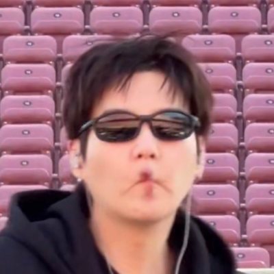 lotusgloss's profile picture