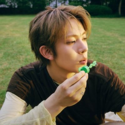 lara 🪽's profile picture