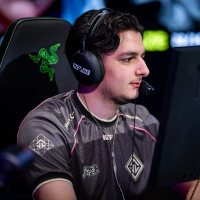 JL Pa1ze's profile picture