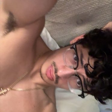 V's profile picture