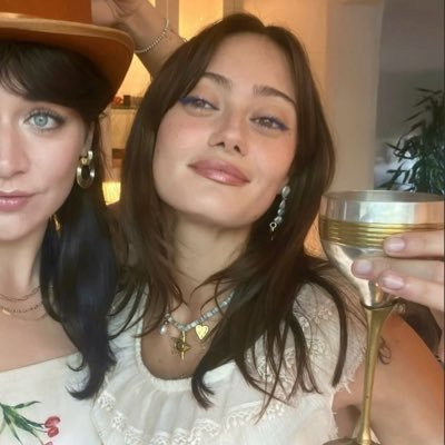 caitvisim's profile picture