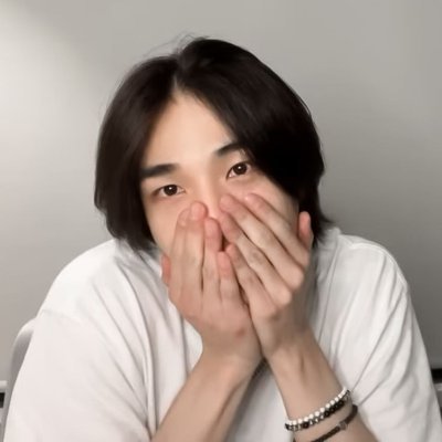 mes 🌙's profile picture