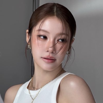 ﹰ's profile picture