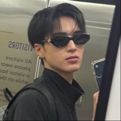 v's profile picture