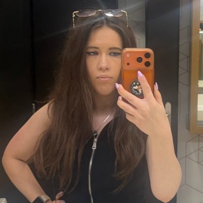 Nikola💛♥️🩷's profile picture