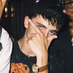 r😊's profile picture