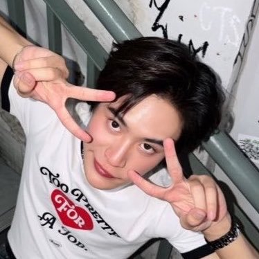 𝙅𝙀𝙔𝙄 ★'s profile picture