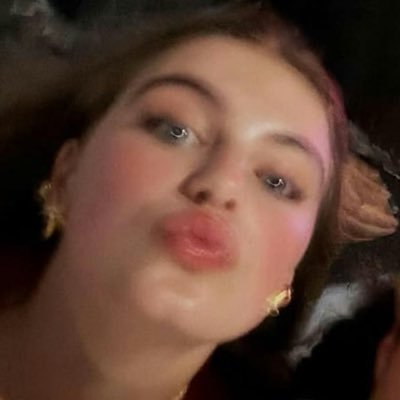 andrea's profile picture