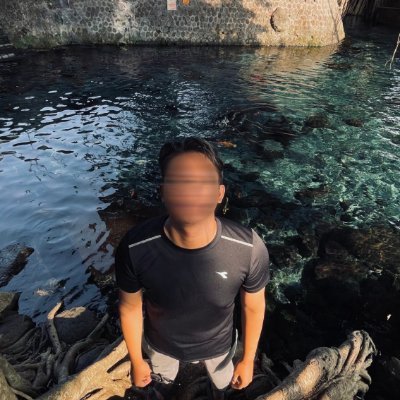 re's profile picture