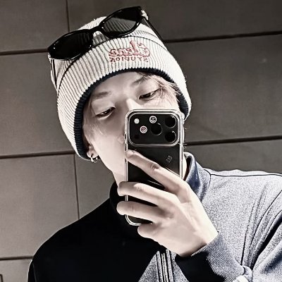 ♰'s profile picture