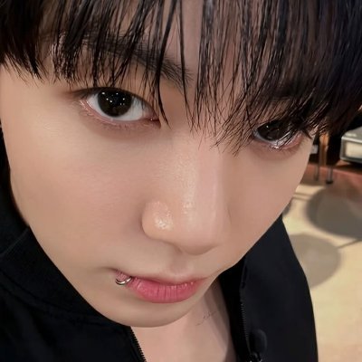 ٖ's profile picture