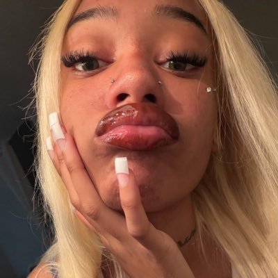 overlyvicious's profile picture