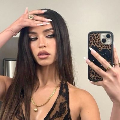 iza's profile picture