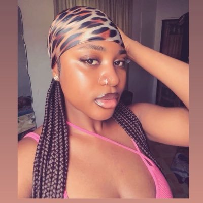 shezzzz_weird's profile picture