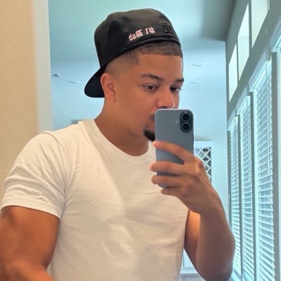 DeuceThomas's profile picture