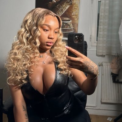 VANESOU's profile picture
