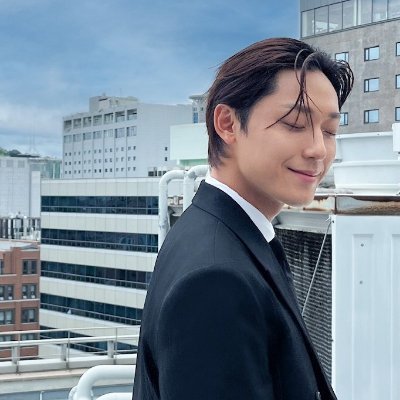 𝐫𝐢𝐫𝐢. 🌌☀️'s profile picture