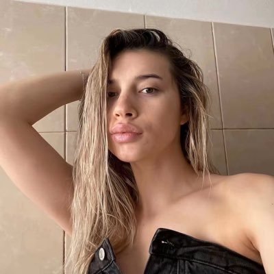 Elena Felicia's profile picture