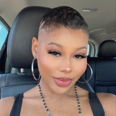 QUEENDESONYA's profile picture